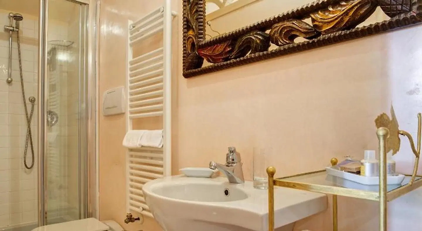 Villa La Favorita Badezimmer