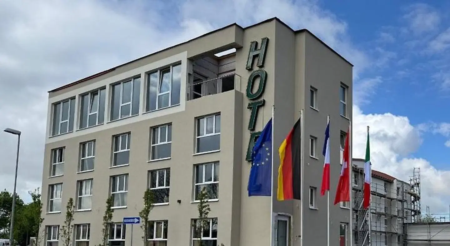 Highway-Hotel EXTERIOR