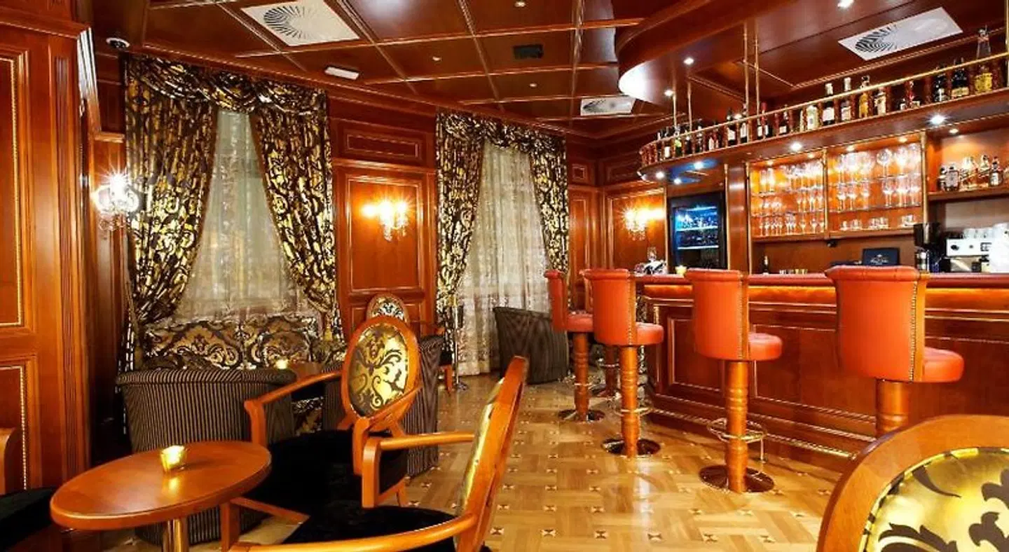 Luxury Family Hotel Royal Palace Bar