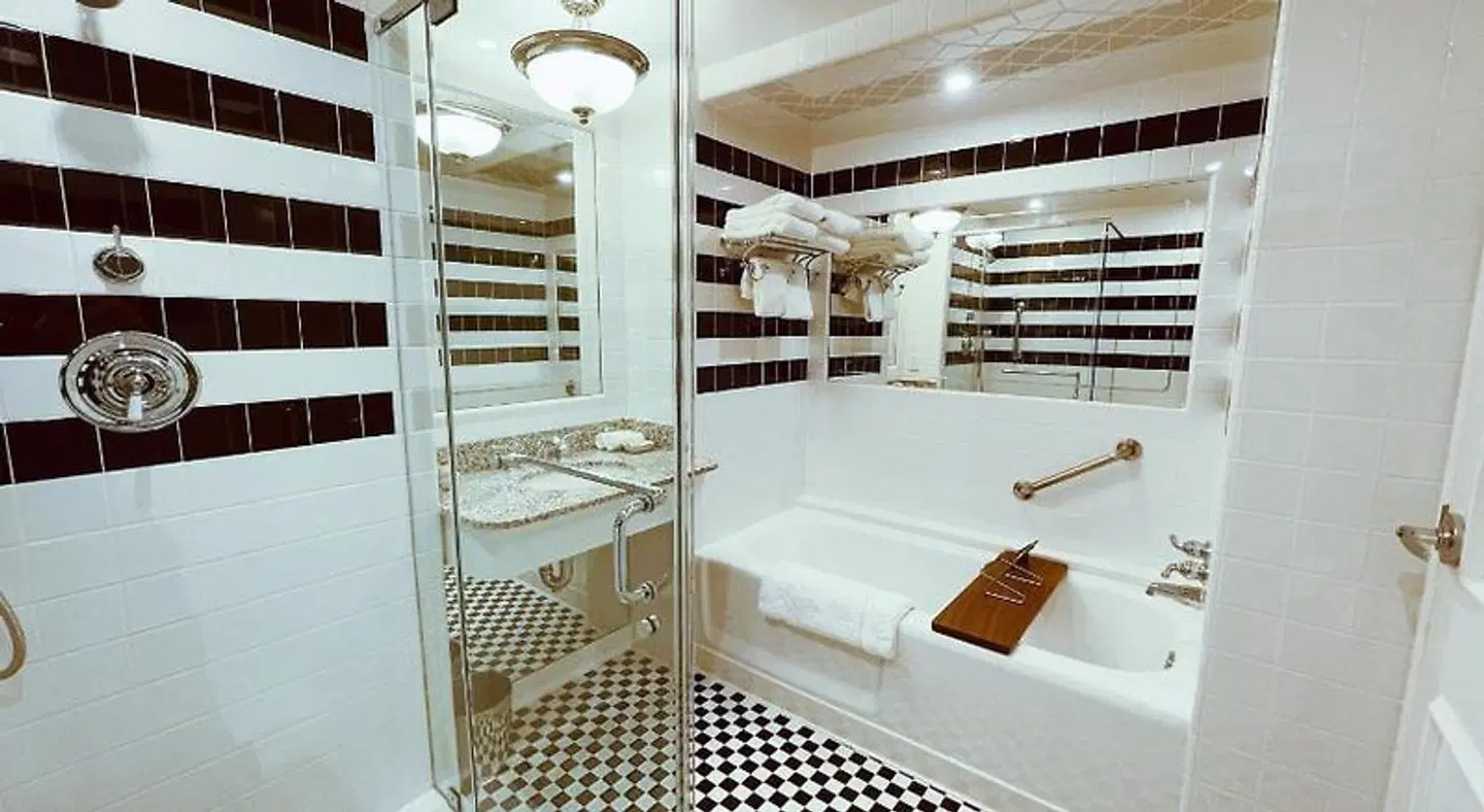O. Henry Hotel Badezimmer