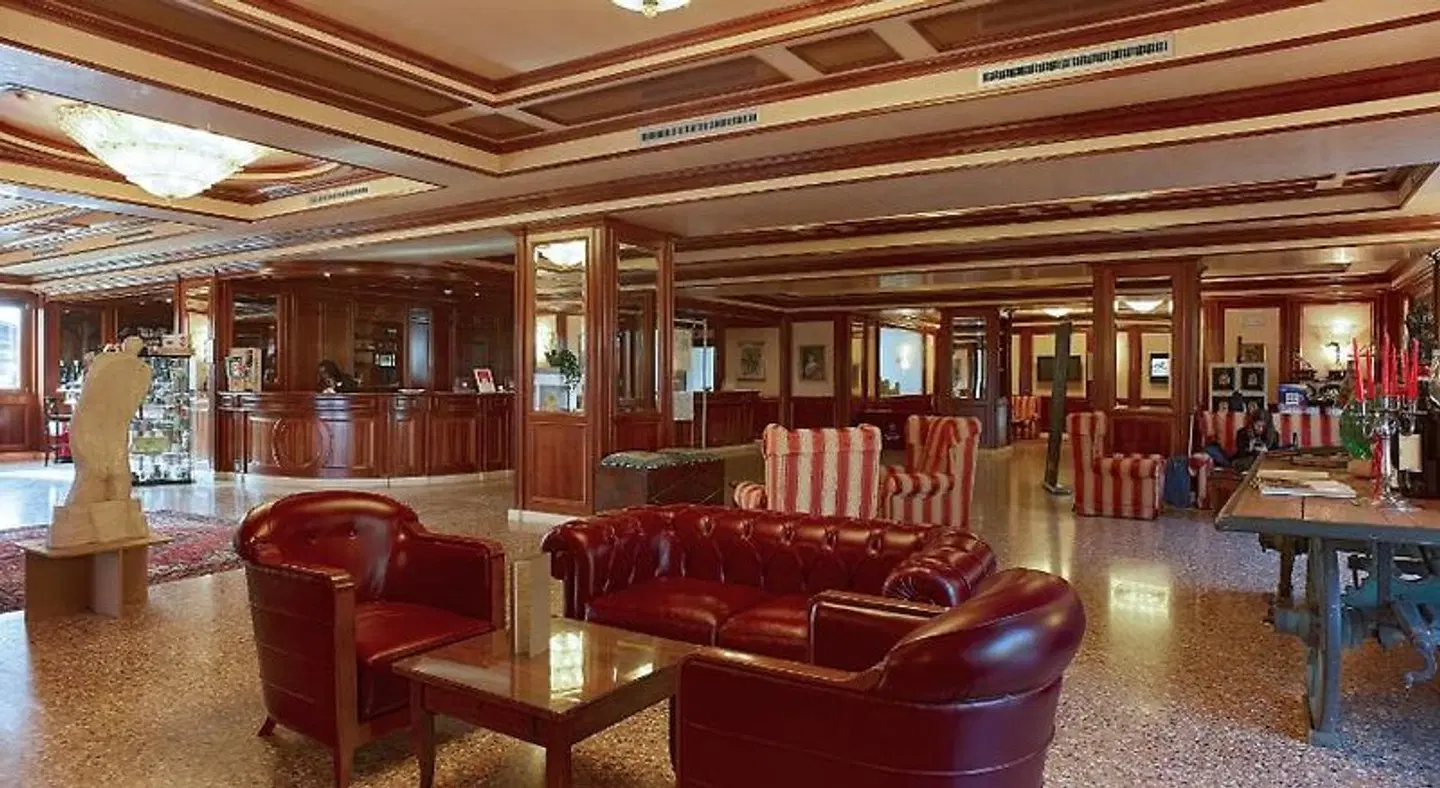 Villa Quaranta Park Wellness Hotel & SPA LOUNGE_LOBBY