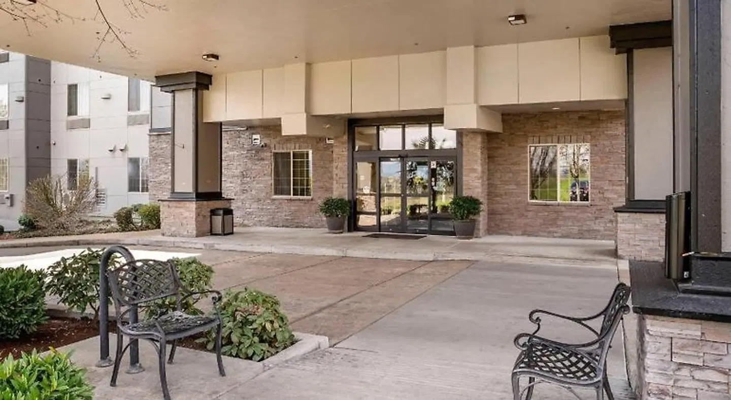 Comfort Suites Eugene EXTERIOR
