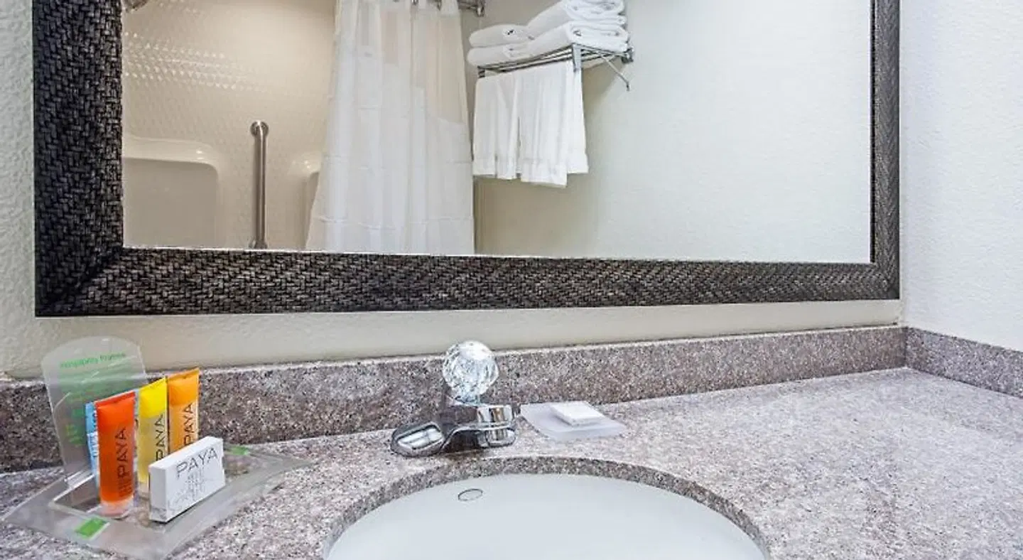 Holiday Inn Resort Panama City Beach ROOM_EXAMPLE