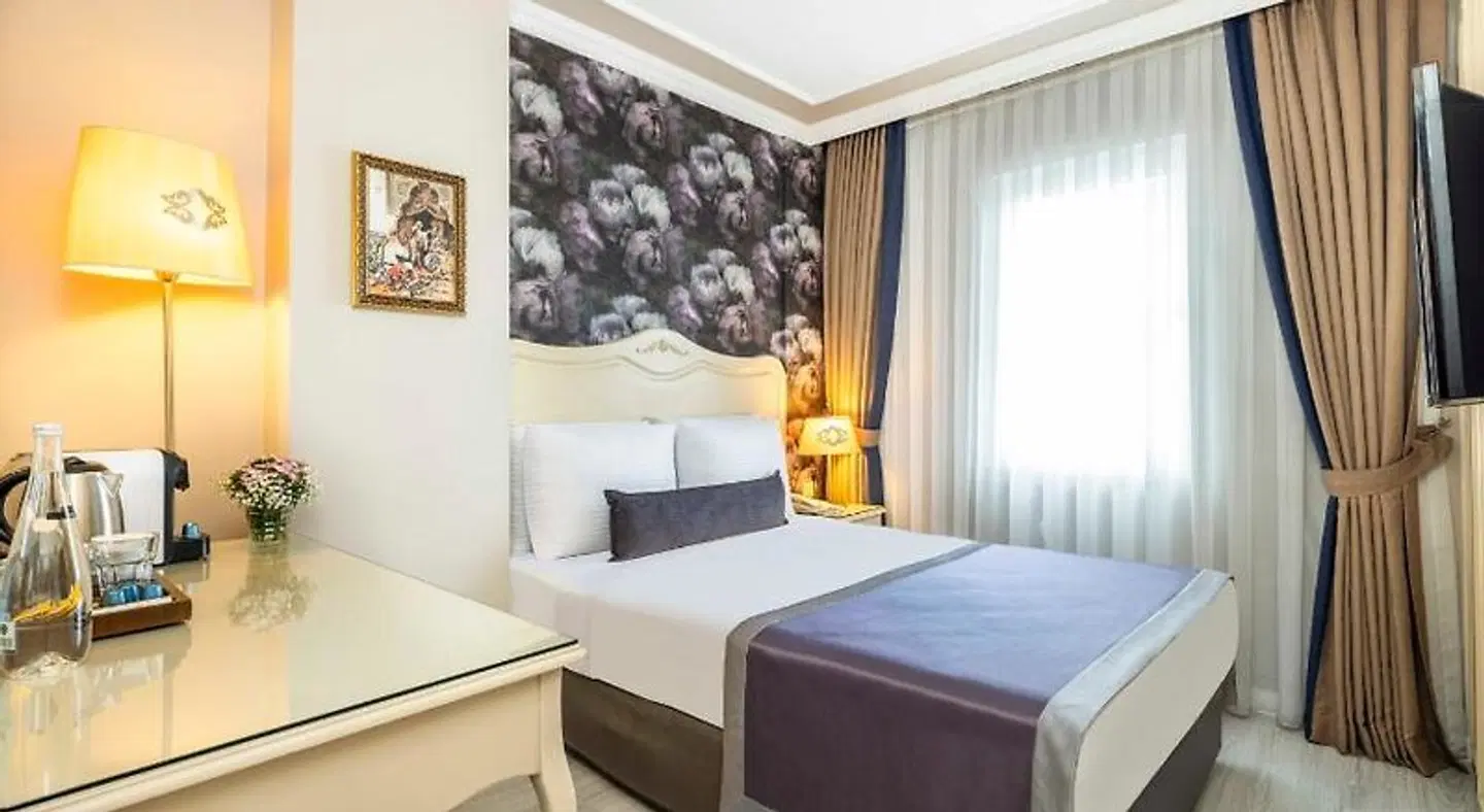 Raymond Hotel ROOM_EXAMPLE