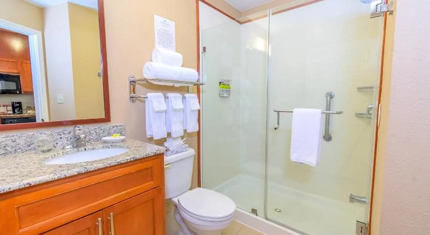 Candlewood Suites Houston I-10 East Badezimmer