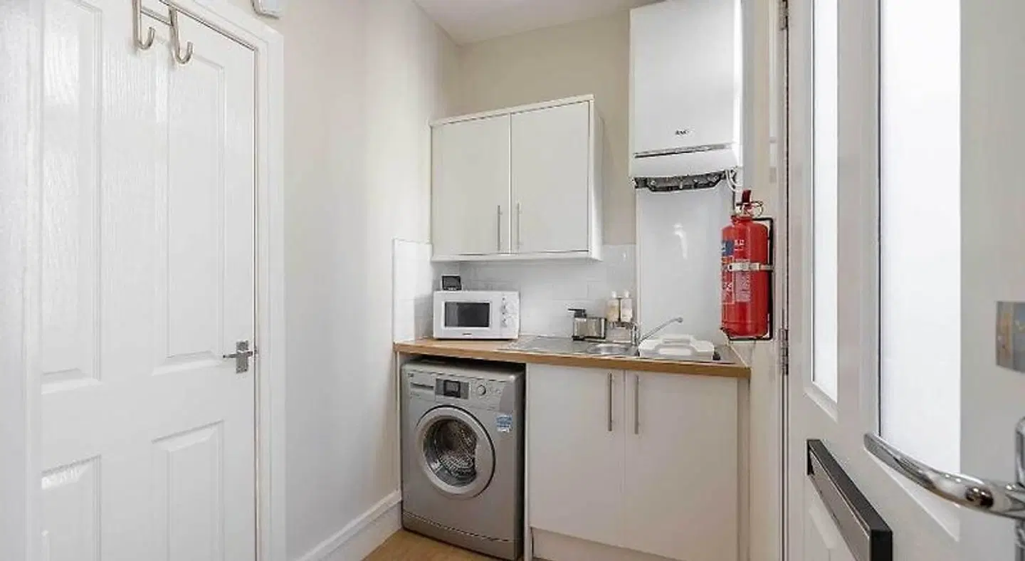 Carmel Apartments ROOM_EXAMPLE