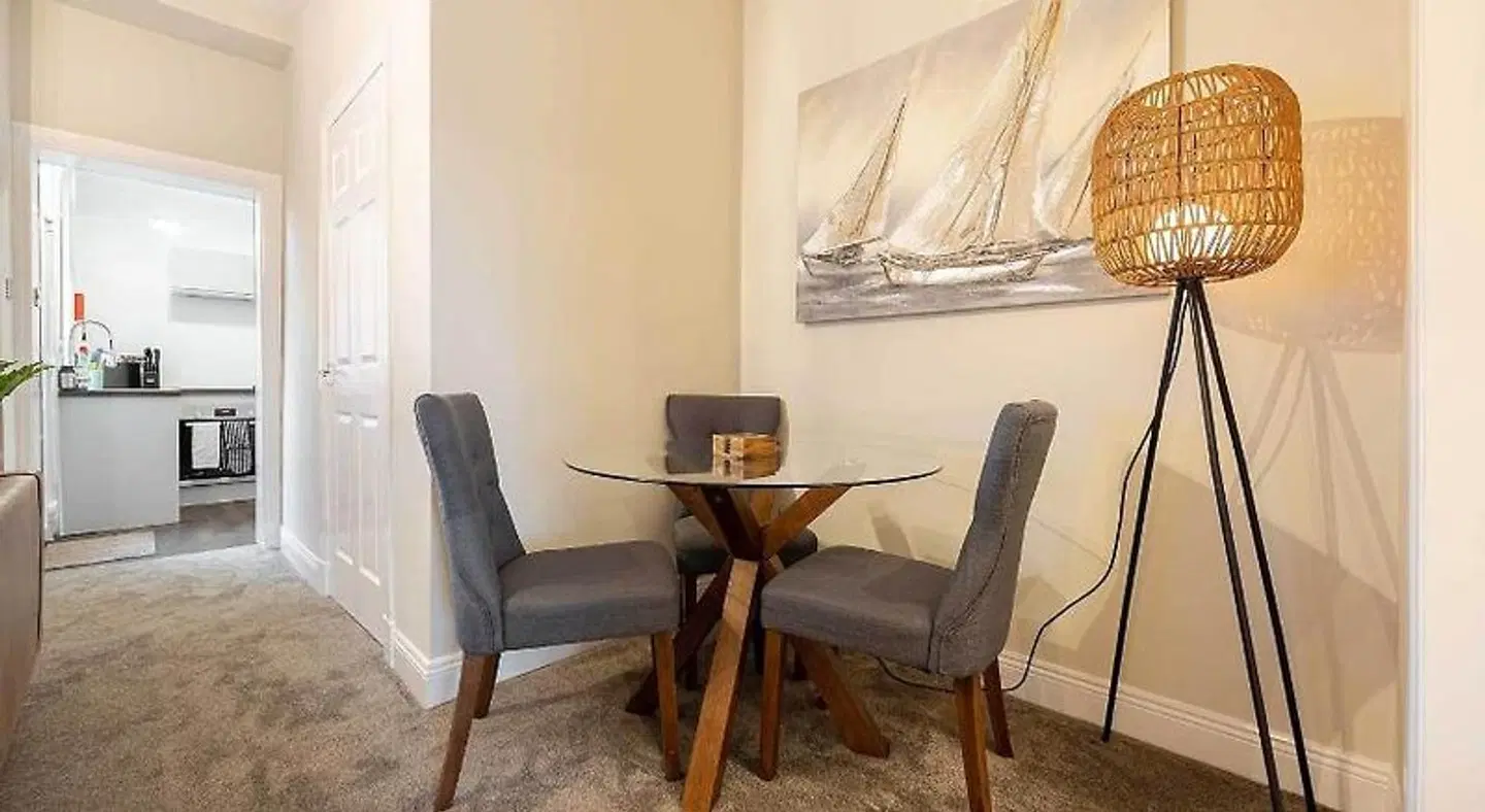 Carmel Apartments ROOM_EXAMPLE