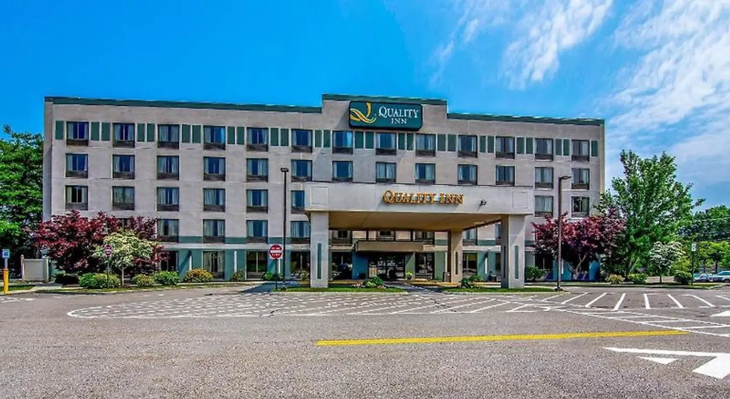 Quality Inn Portsmouth EXTERIOR
