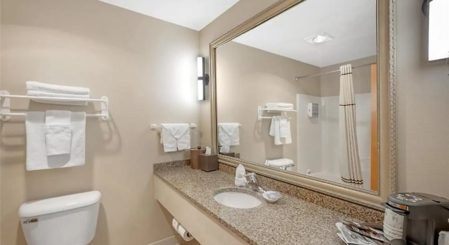 Best Western Bronco Inn Badezimmer