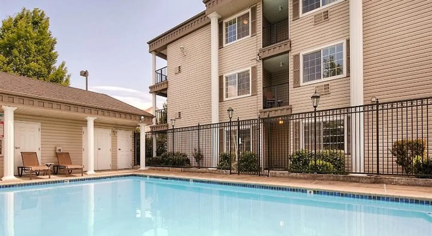 Best Western Grand Manor Inn OUTDOOR_POOL