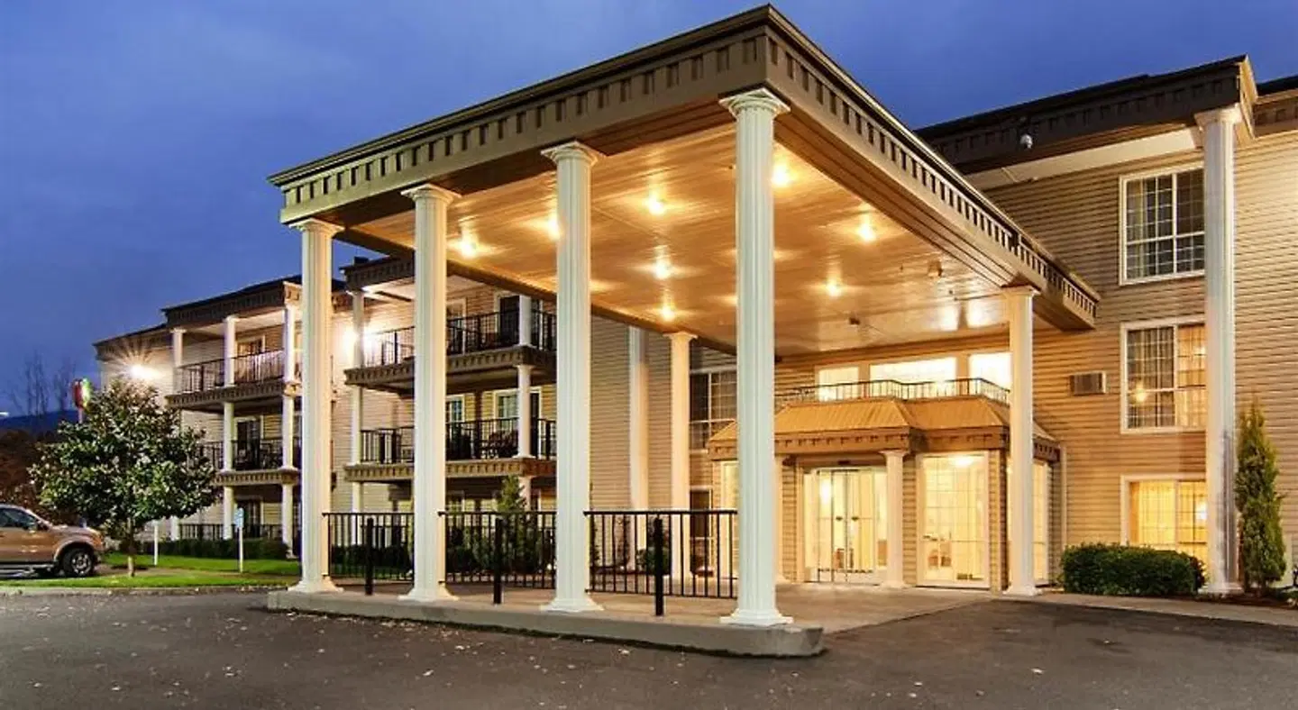 Best Western Grand Manor Inn EXTERIOR