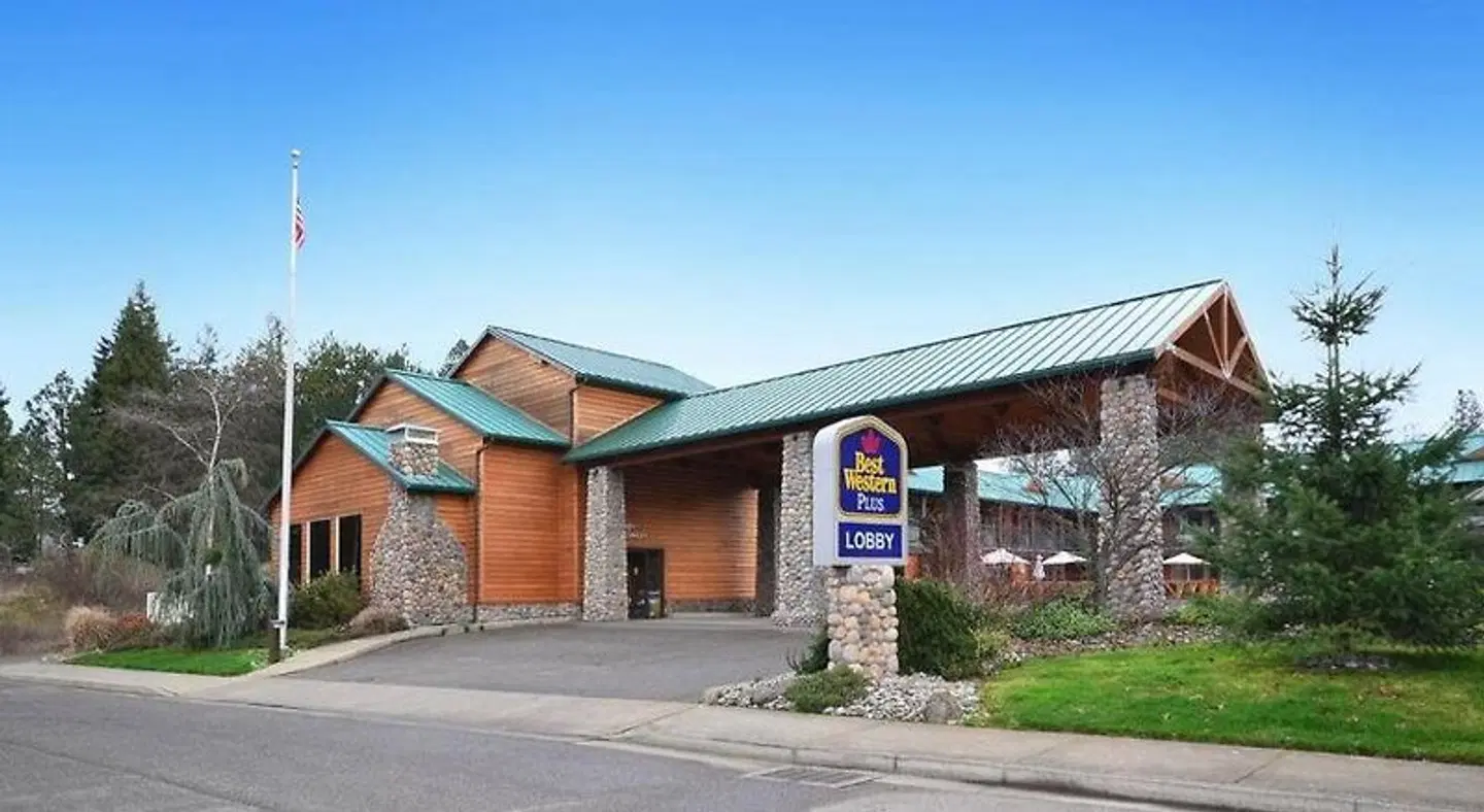 BEST WESTERN PLUS Hartford Lodge EXTERIOR