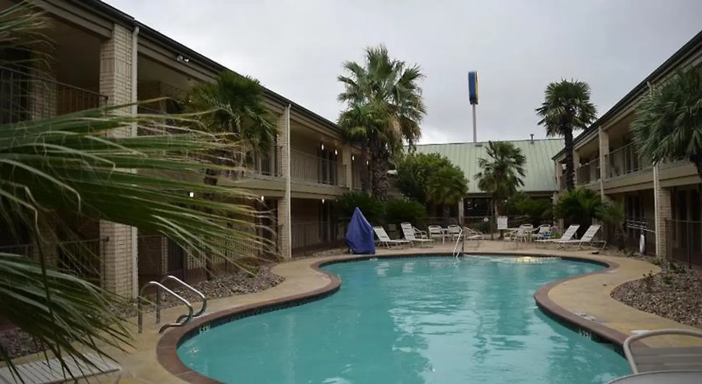 Best Western near Lackland AFB/SeaWorld OUTDOOR_POOL