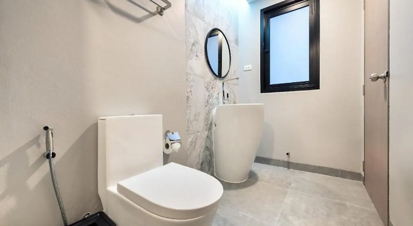 PLAAI Plus Hotel Rayong Badezimmer