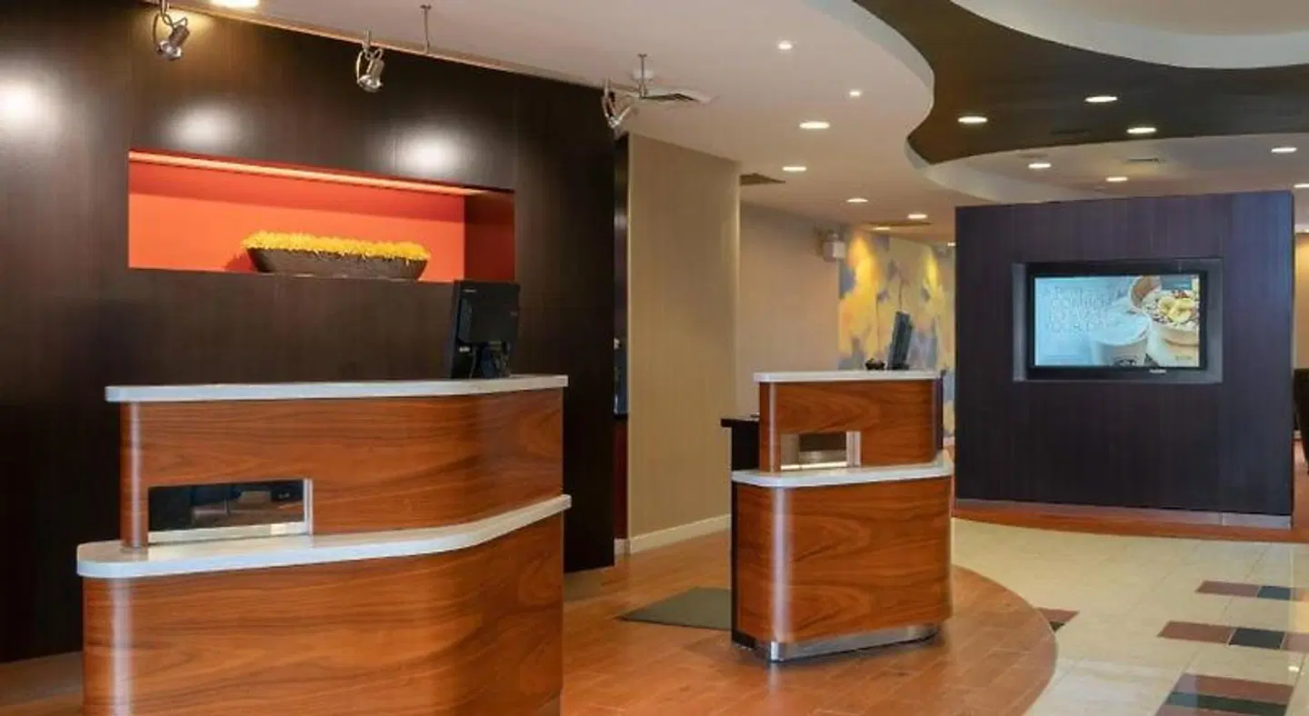 Courtyard by Marriott Salisbury LOUNGE_LOBBY