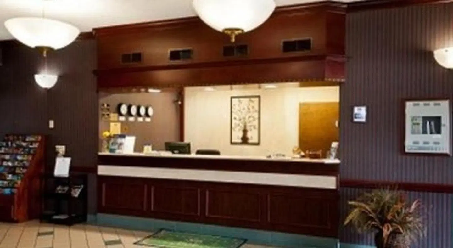 Best Western Inn & Suites Elkhart Bar