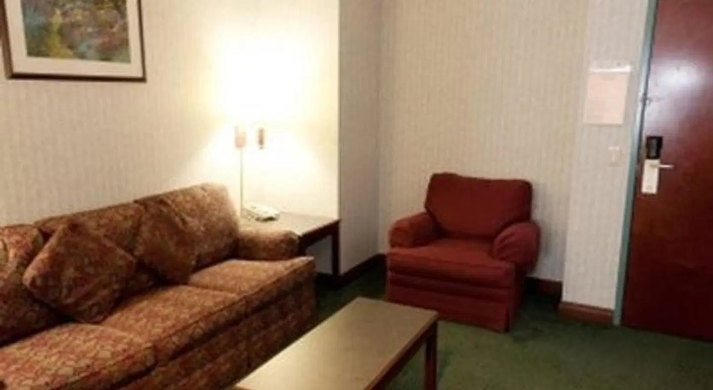 Best Western Inn & Suites Elkhart ROOM_EXAMPLE