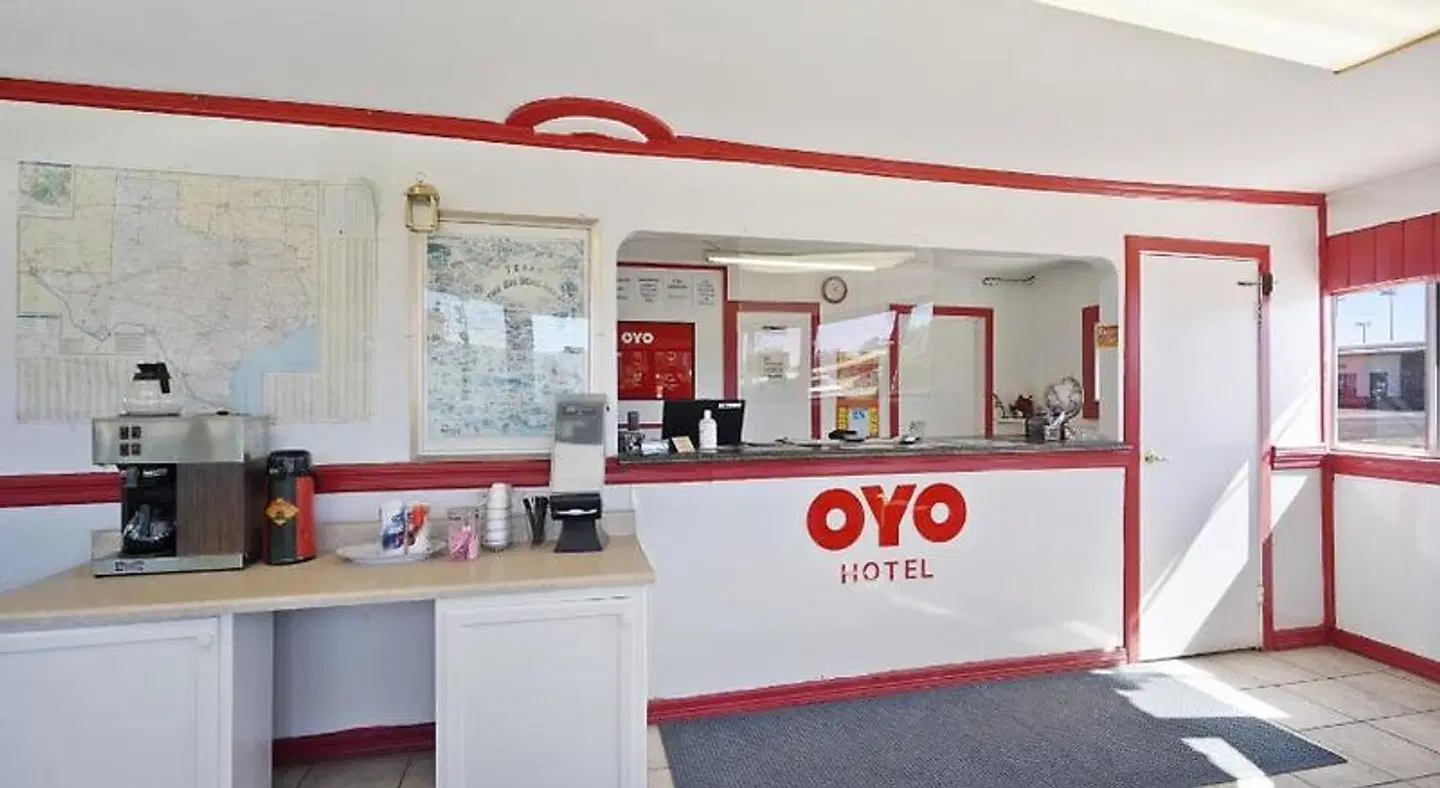 OYO Alpine TX near Big Bend National Park LOUNGE_LOBBY