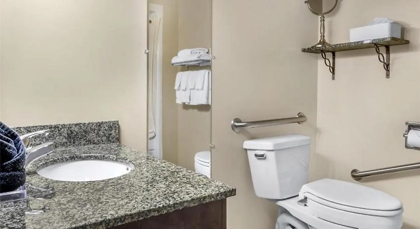 Best Western Plus Saint John Hotel & Suites Badezimmer