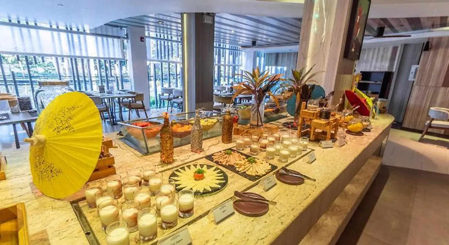 Holiday Inn Resort Phuket Karon Beach by IHG Restaurant