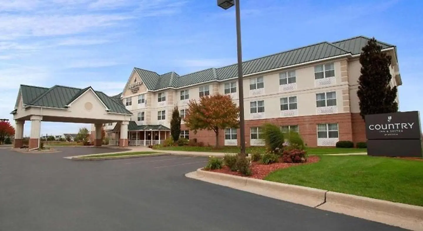 Country Inn & Suites by Radisson, Dundee, MI EXTERIOR