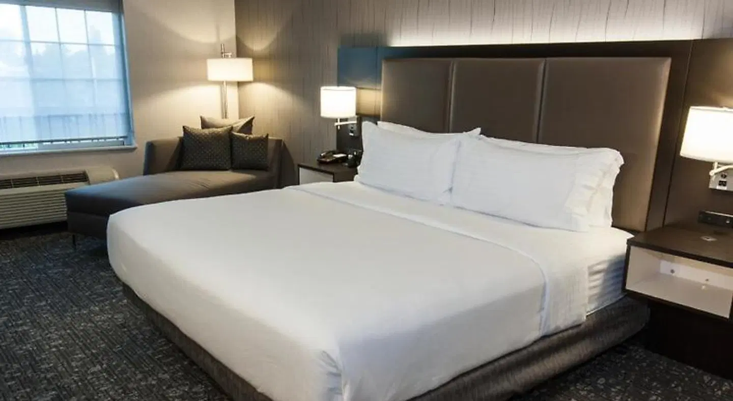 Holiday Inn Express & Suites Cheney by IHG ROOM_EXAMPLE