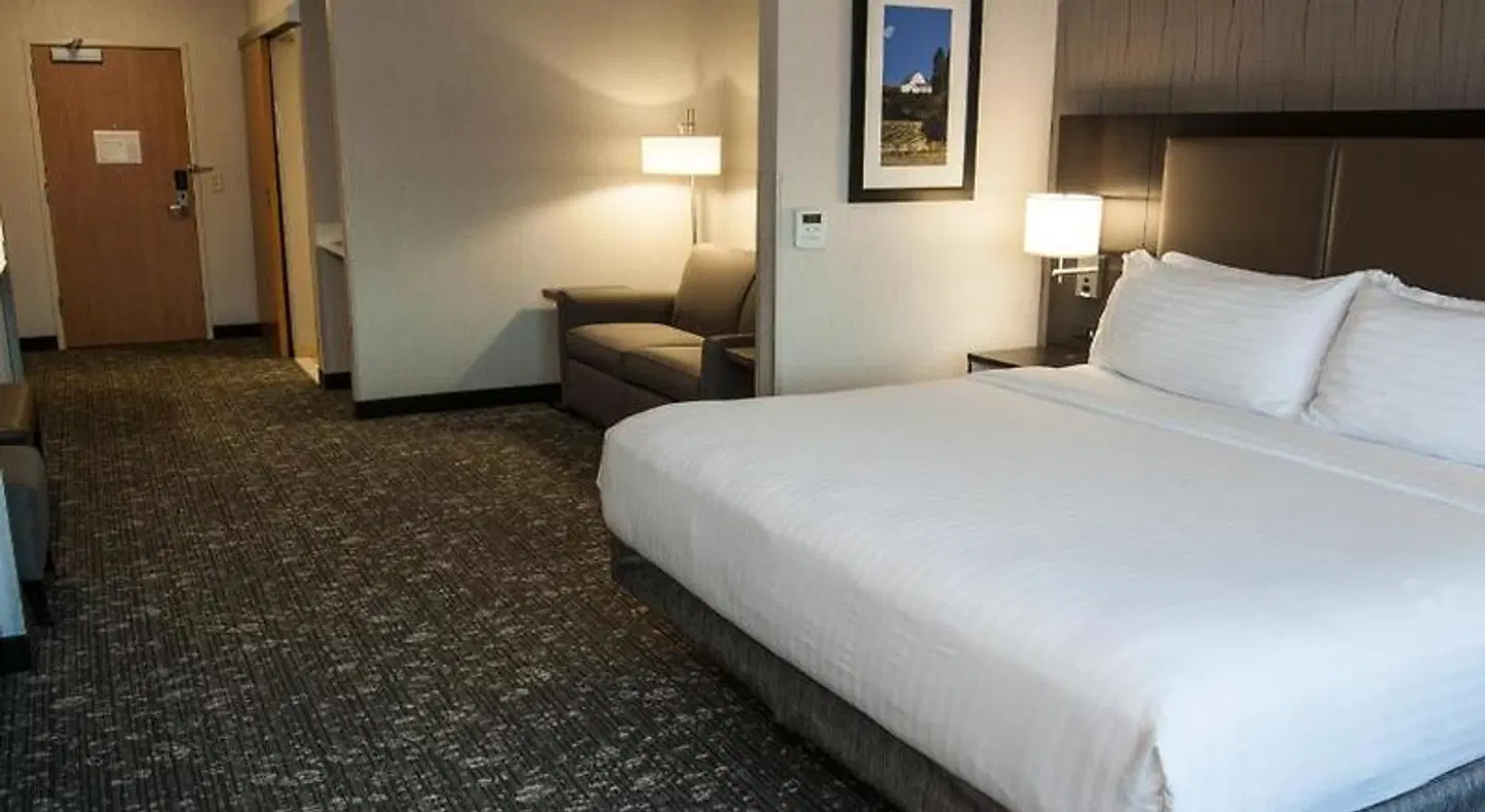 Holiday Inn Express & Suites Cheney by IHG ROOM_EXAMPLE
