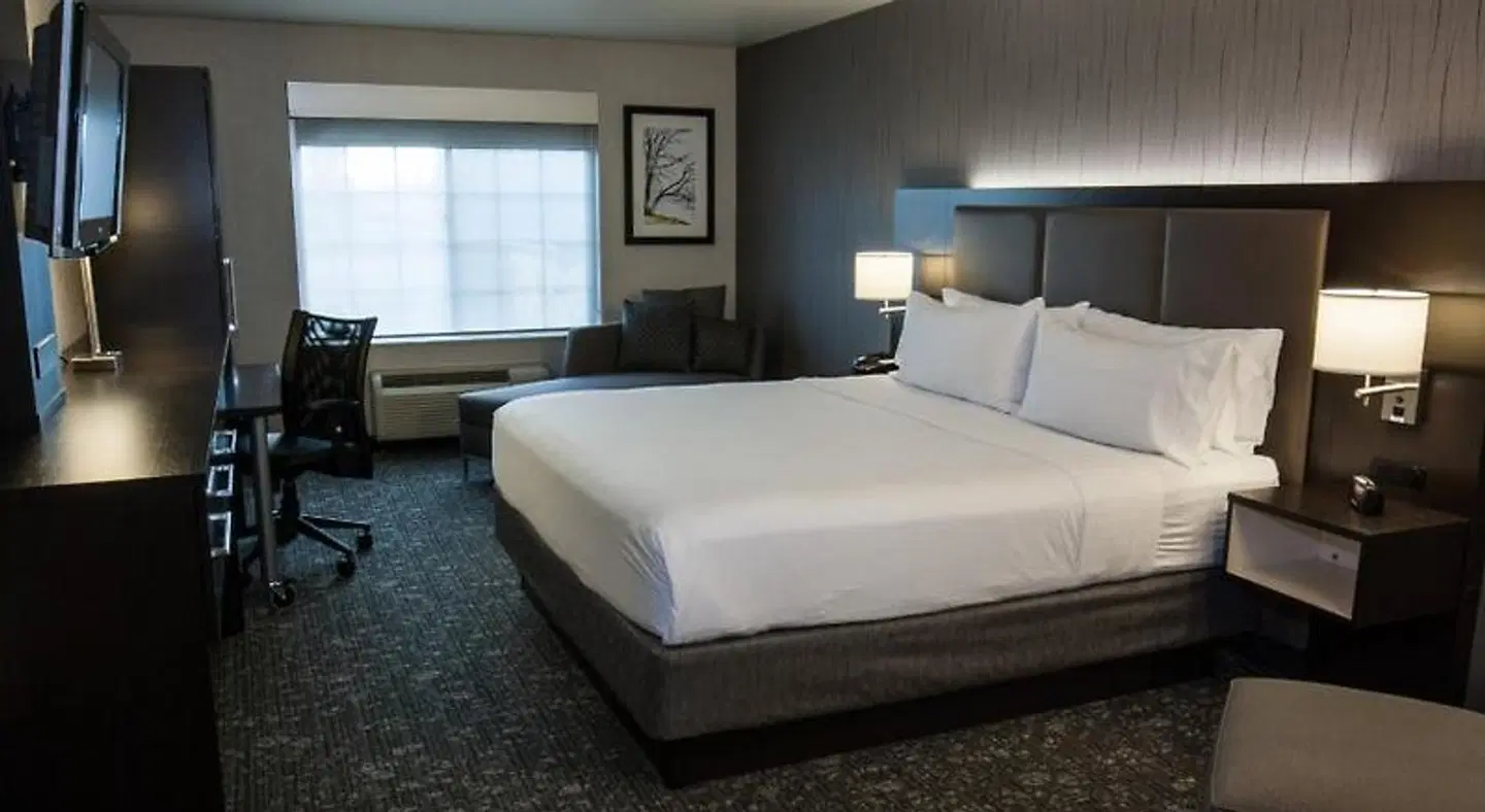 Holiday Inn Express & Suites Cheney by IHG ROOM_EXAMPLE