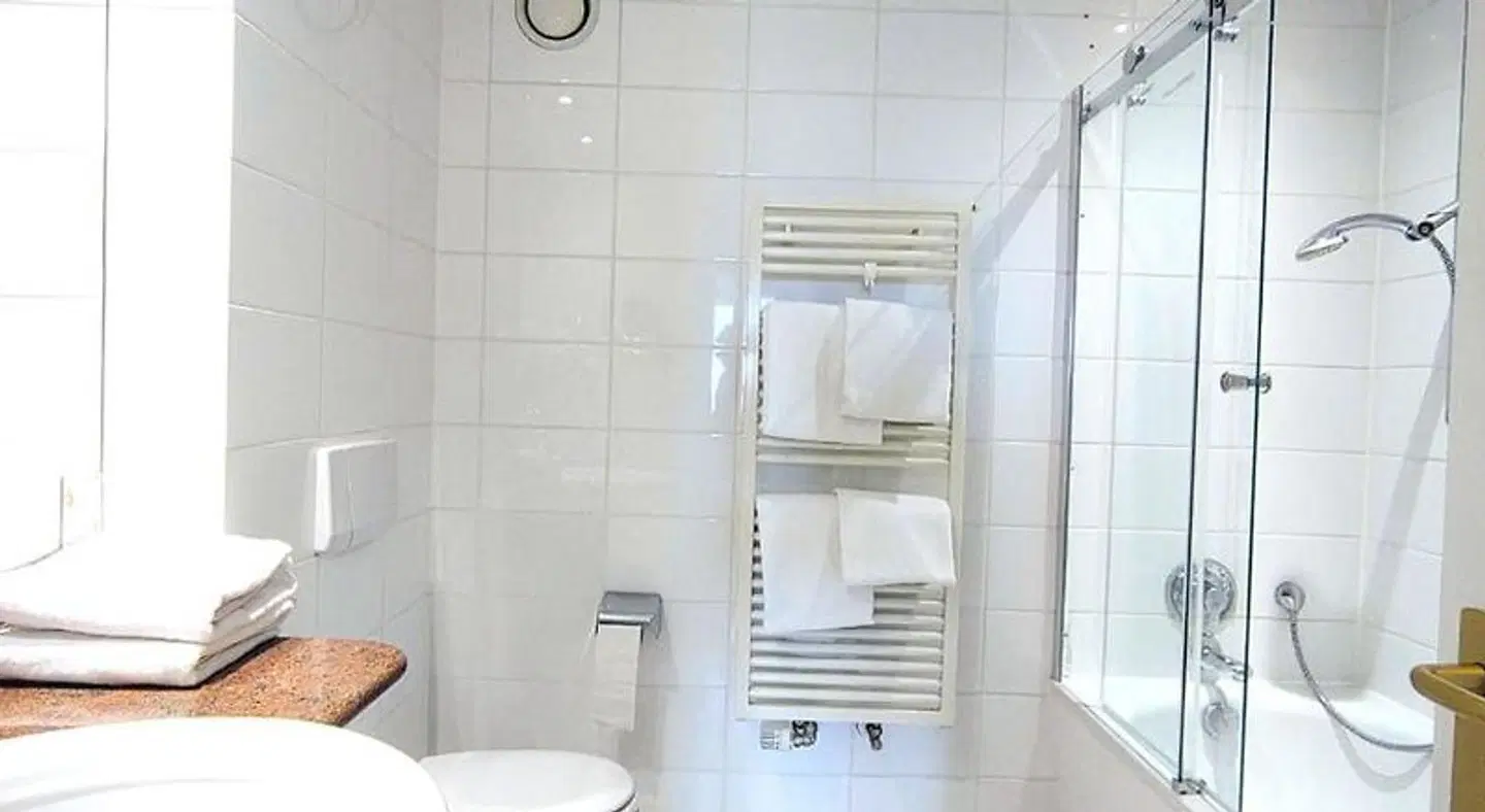 Golden Tulip Lübecker Hof Badezimmer