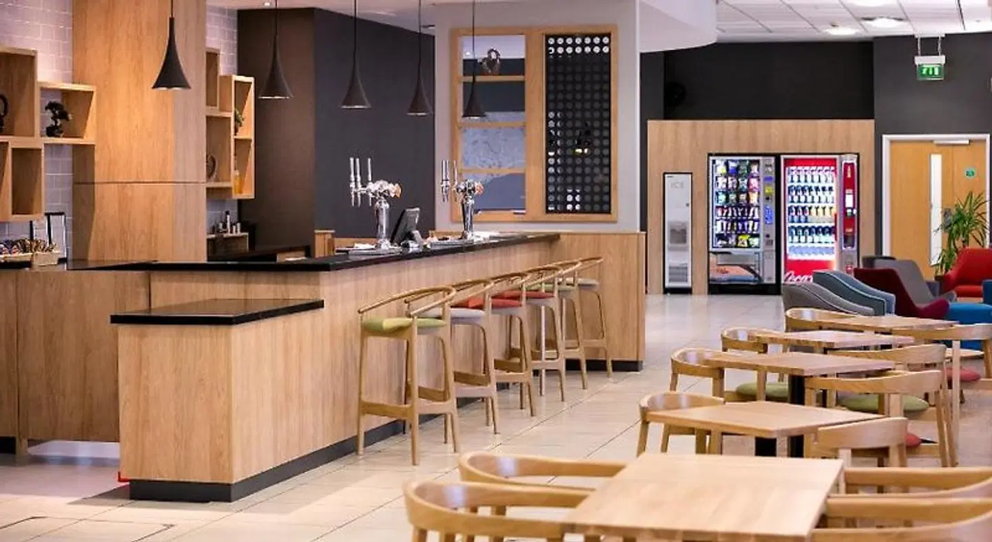 Holiday Inn Express Hull City Centre by IHG Bar