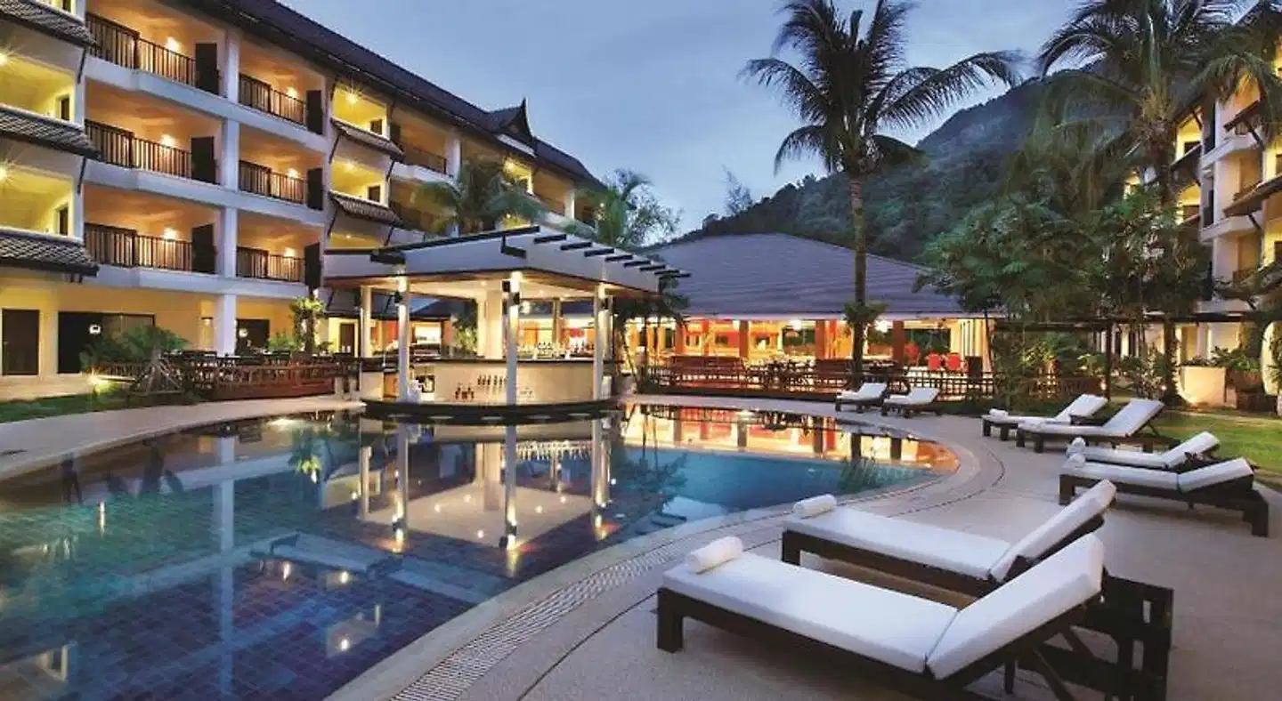 Radisson Resort and Suites Phuket Pool