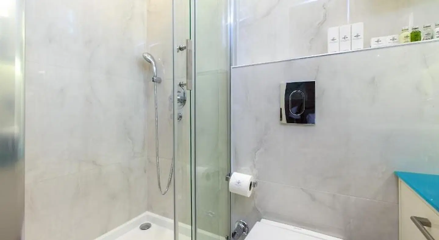 Hotel Pera Parma Badezimmer