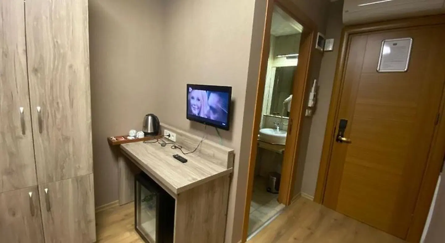 Golden Lounge Hotel Badezimmer