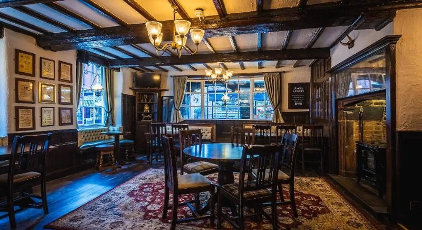 The Pied Bull Bar