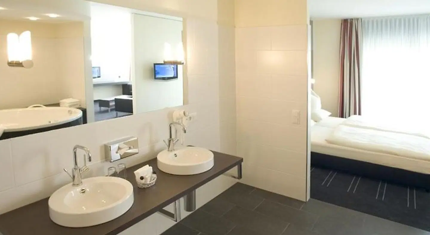 Ramada Herzogenaurach Herzo-Base Badezimmer