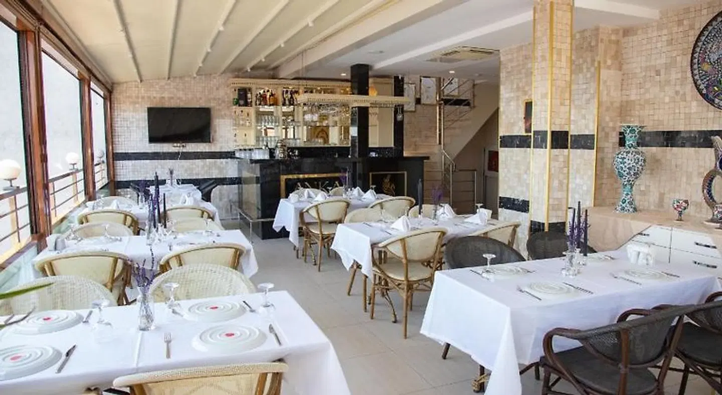 Nayla Palace Hotel Restaurant