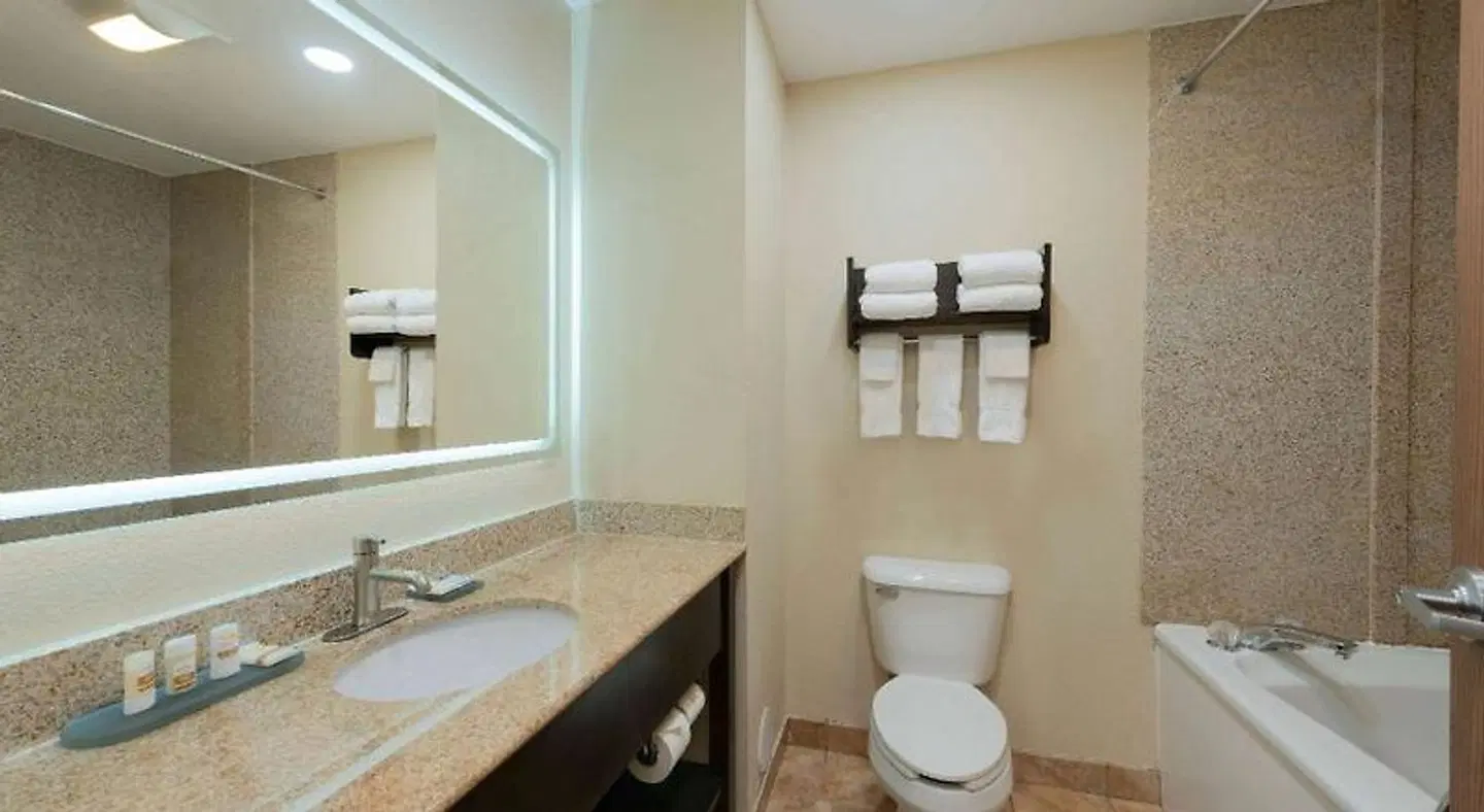 La Quinta Inn Grove City Badezimmer