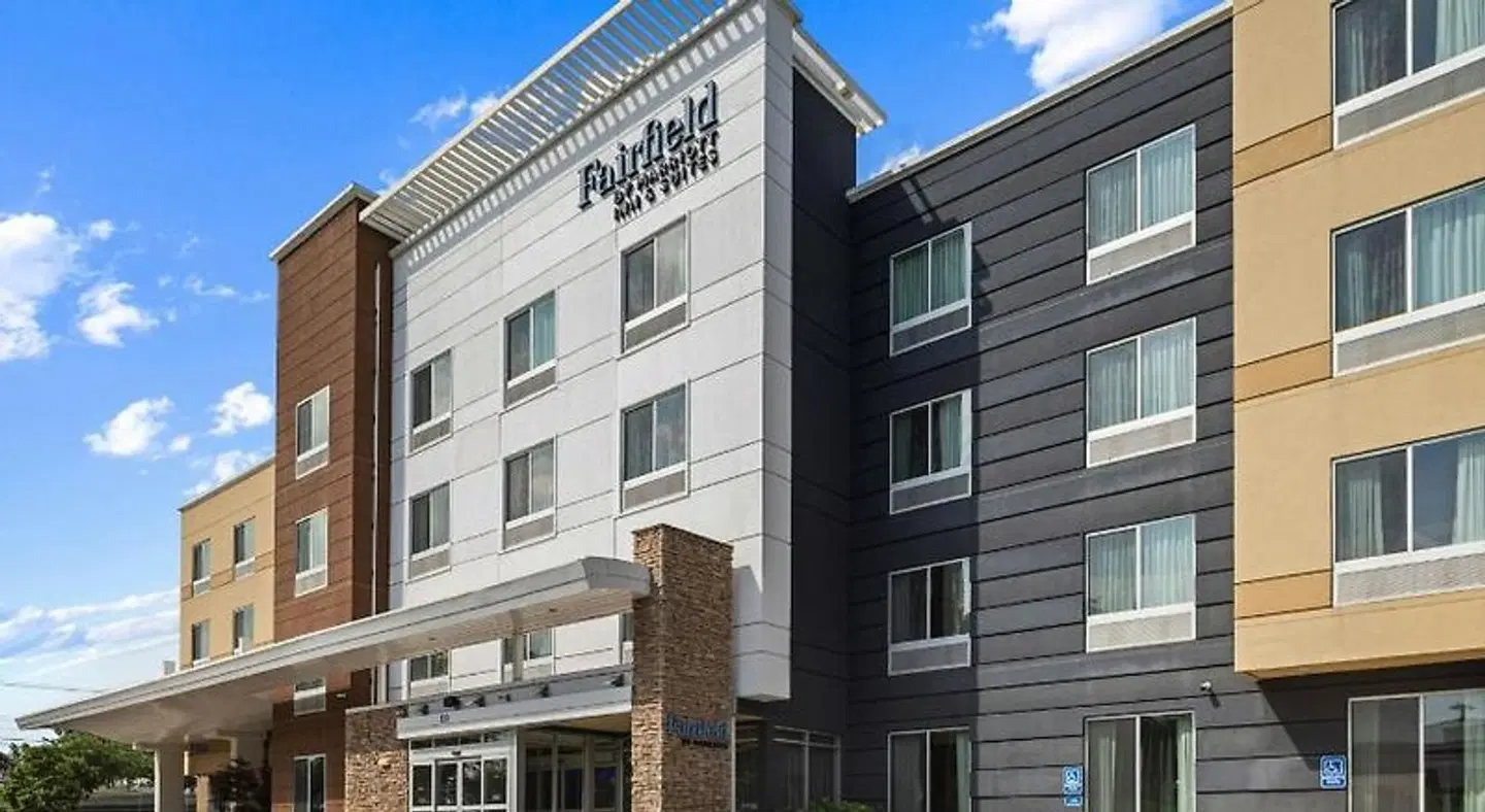 Fairfield Inn & Suites by Marriott Nashville MetroCenter EXTERIOR