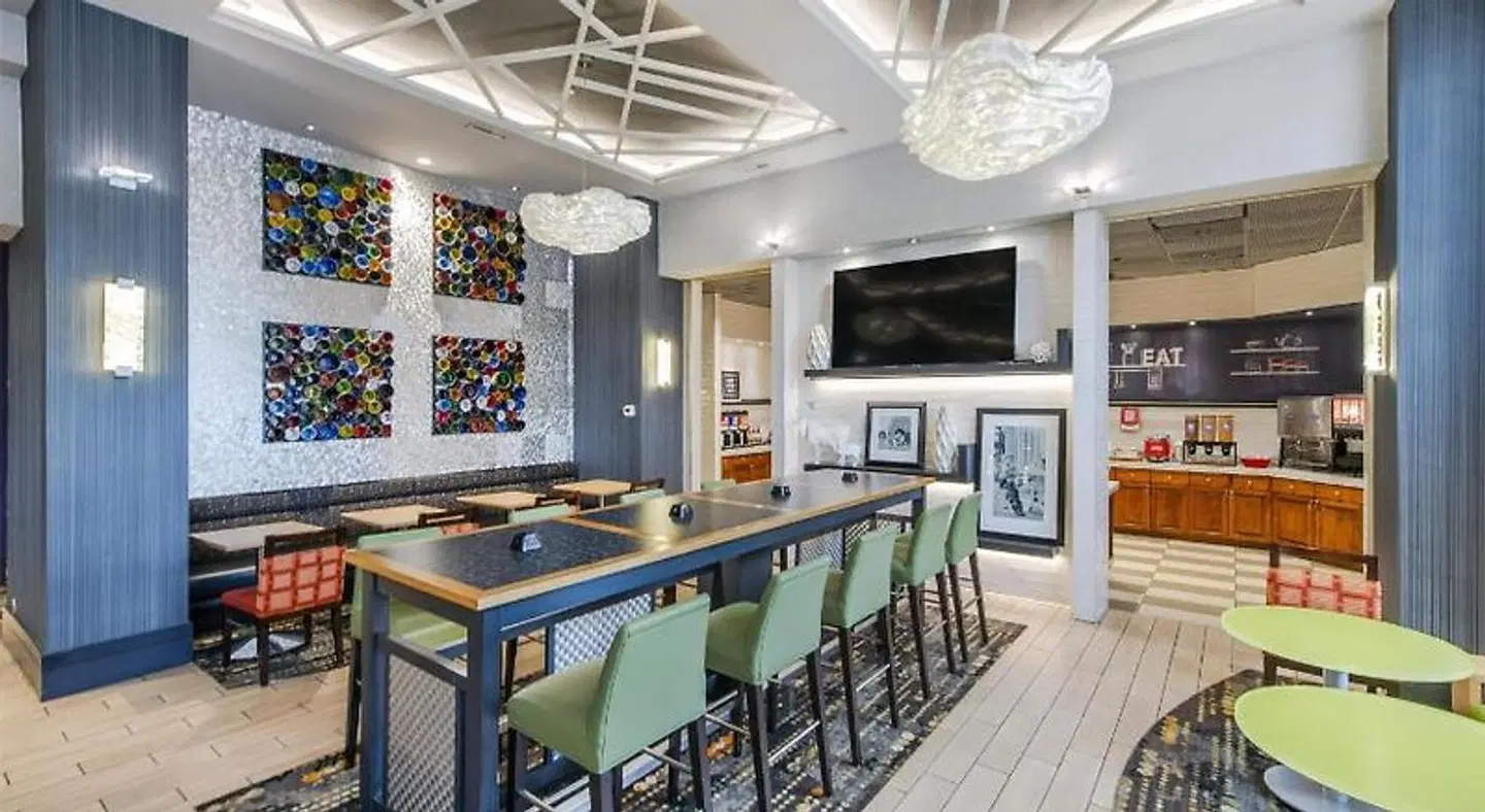 Hampton Inn & Suites Raleigh-Durham Airport-Brier Creek Bar