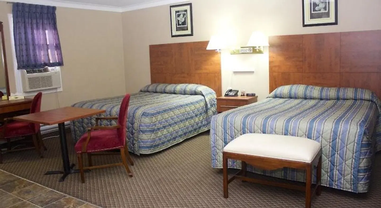Moonlight Inn & Suites ROOM_EXAMPLE