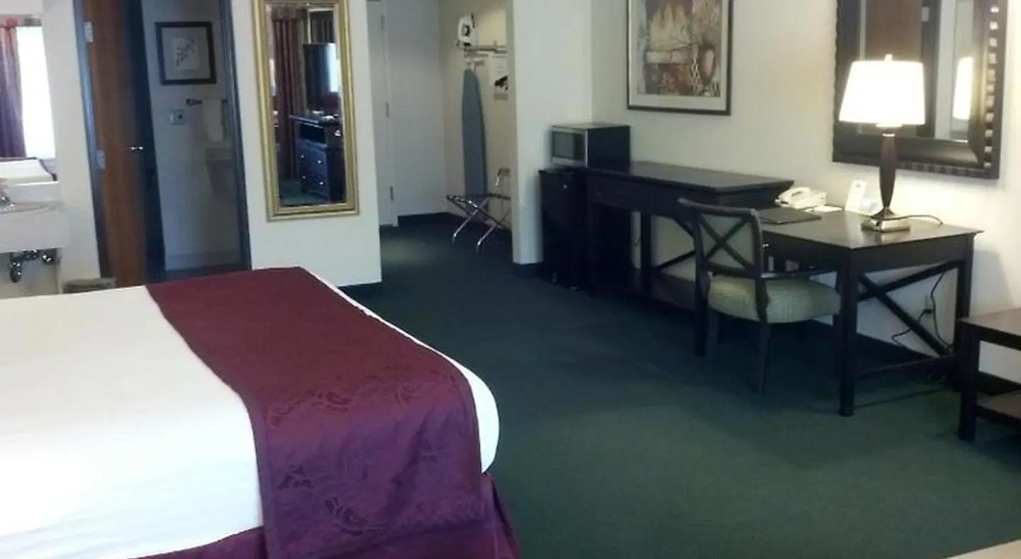 Days Inn & Suites by Wyndham Logan ROOM_EXAMPLE