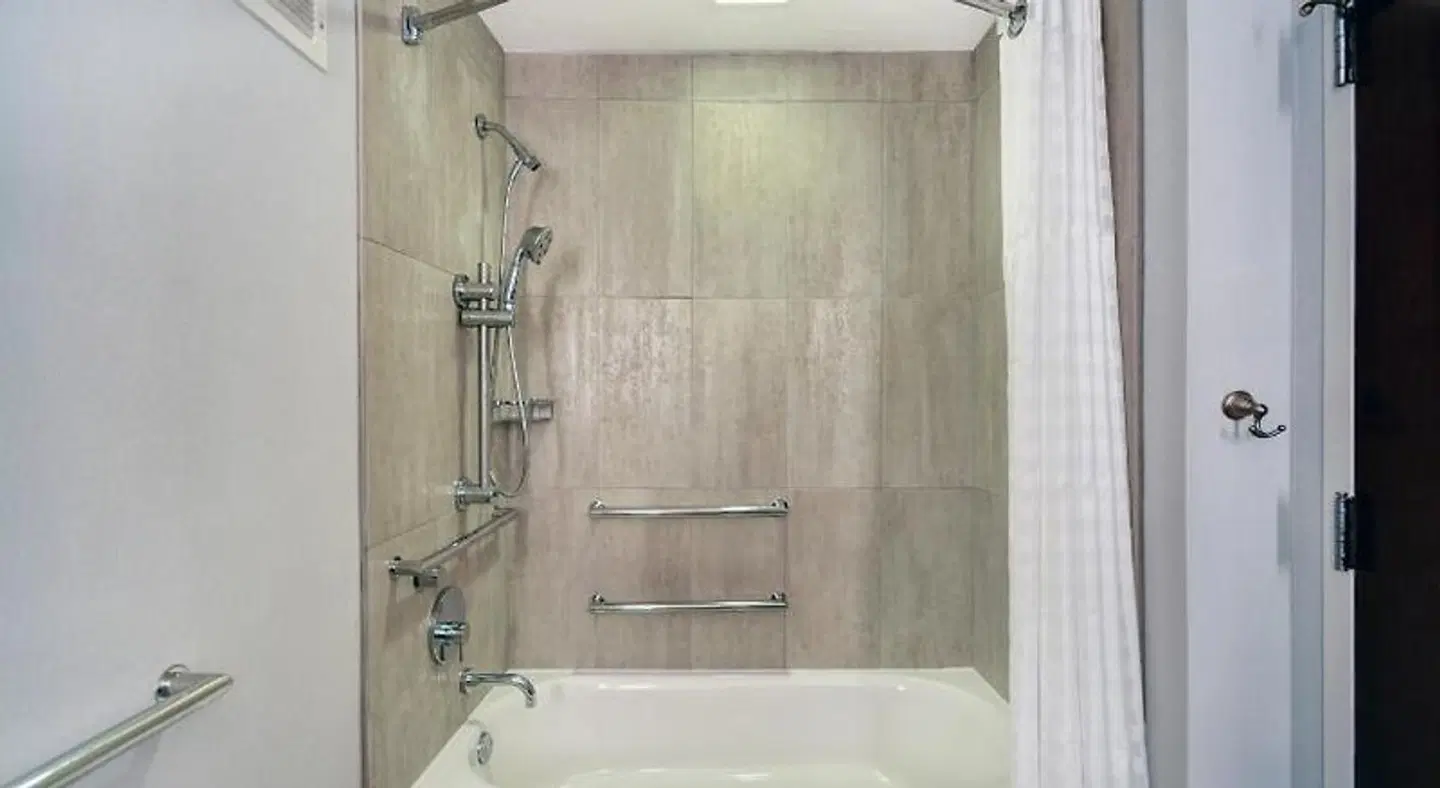 Embassy Suites by Hilton Charleston Badezimmer