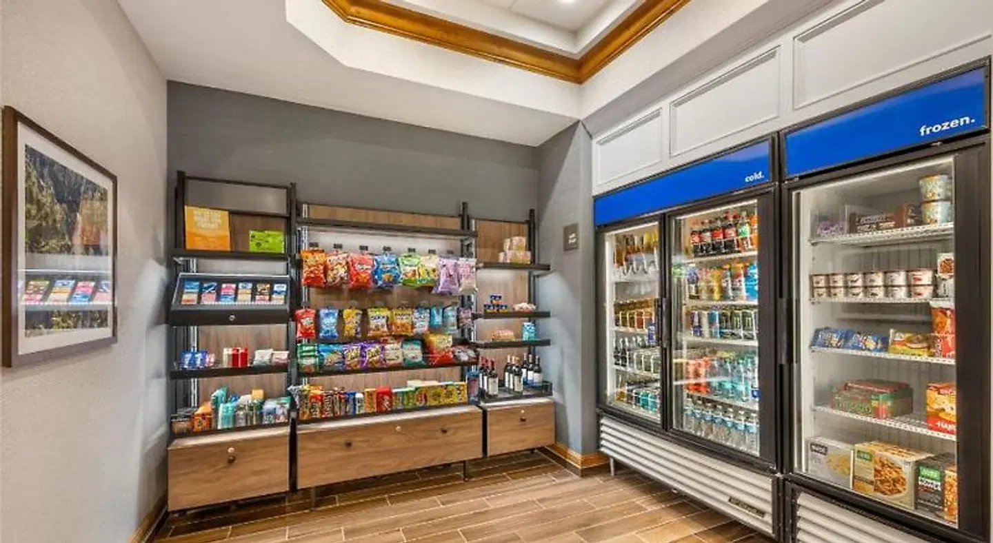 Hampton Inn & Suites Coeur d' Alene Bar
