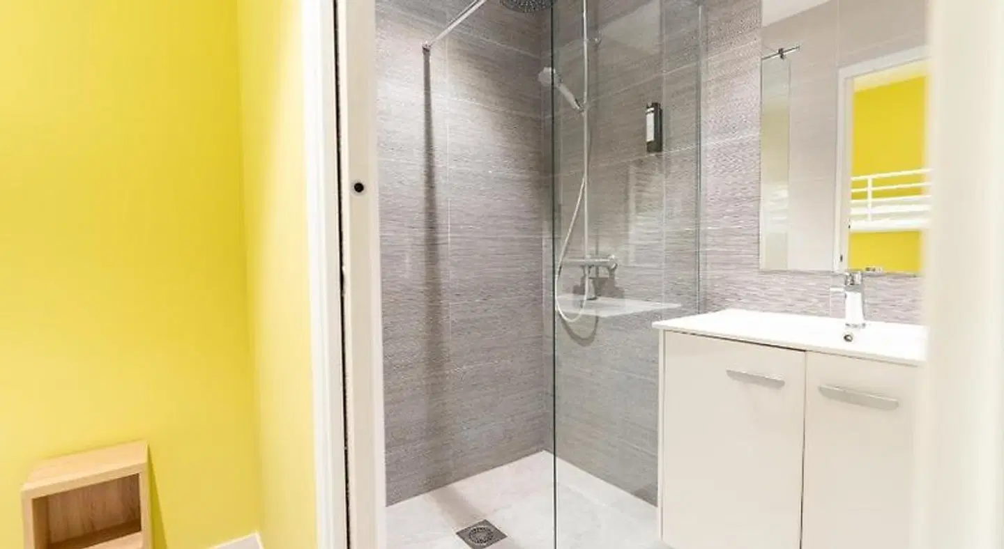 Kyriad Residence Cabries Badezimmer
