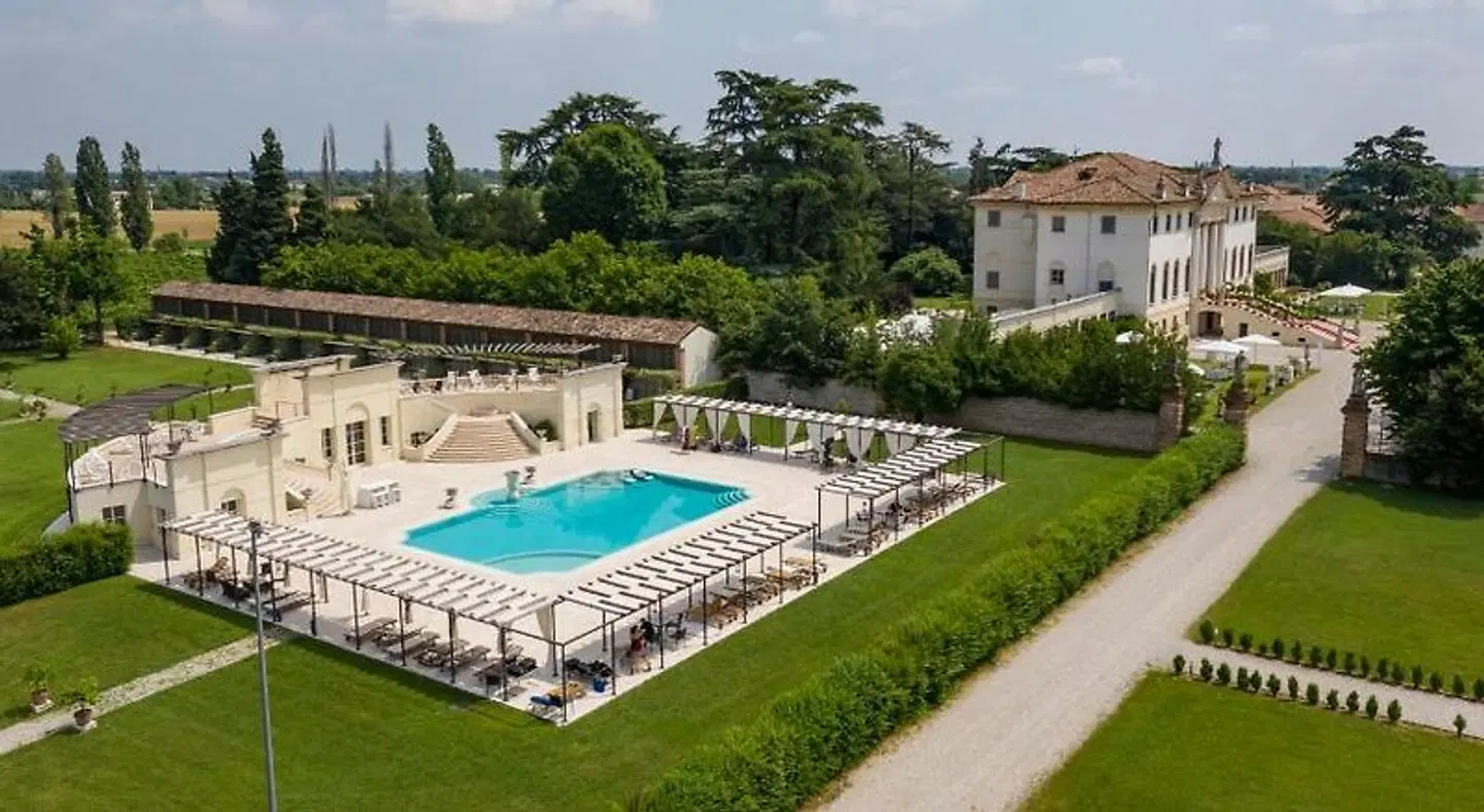 Relais Villa Cornér Della Regina OUTDOOR_POOL