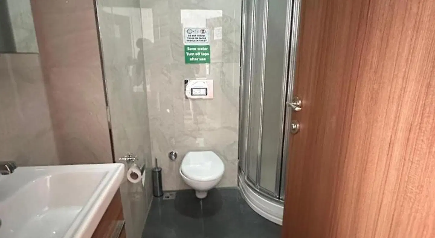 Hotel La SERA Badezimmer
