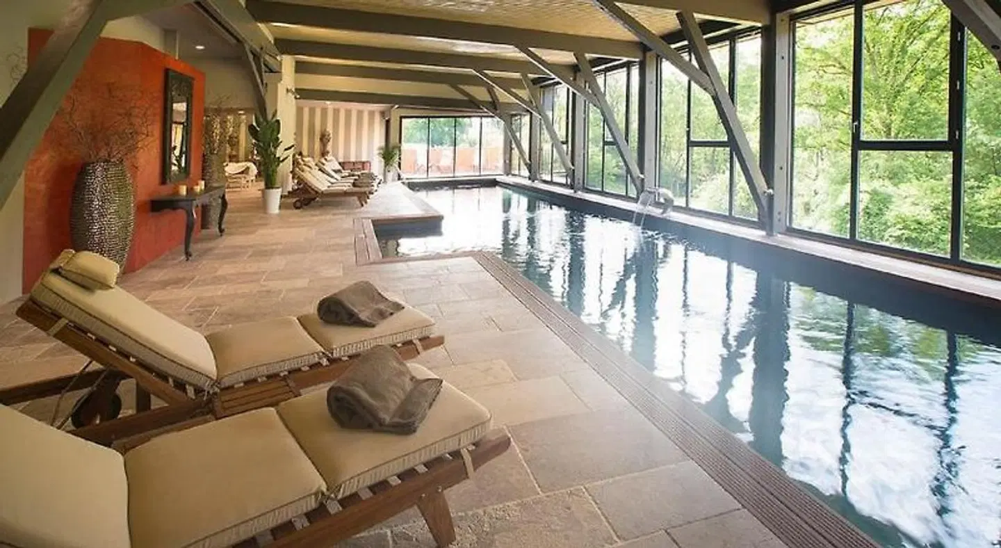 Hotel Le Saint Cirq Hallenbad