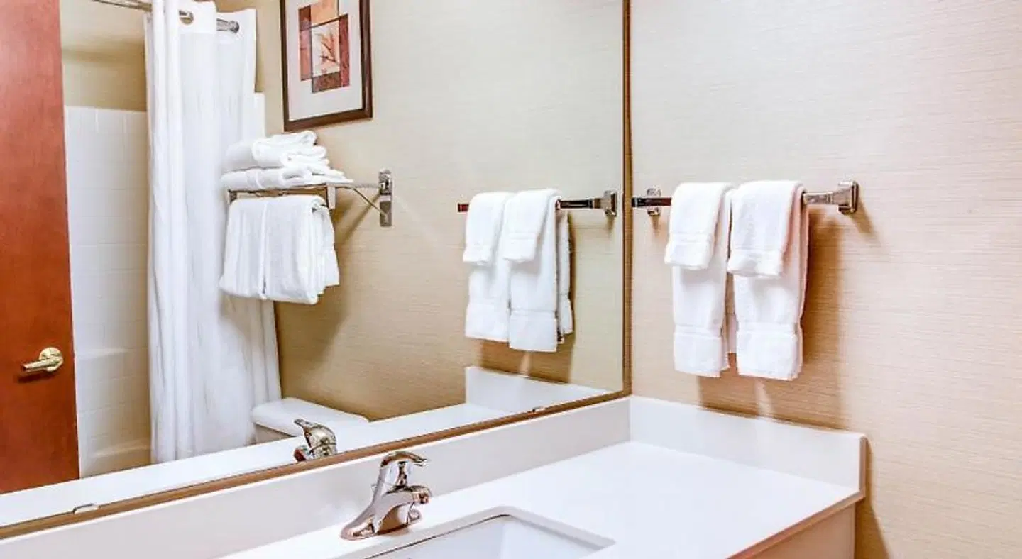 Comfort Suites Springfield Badezimmer