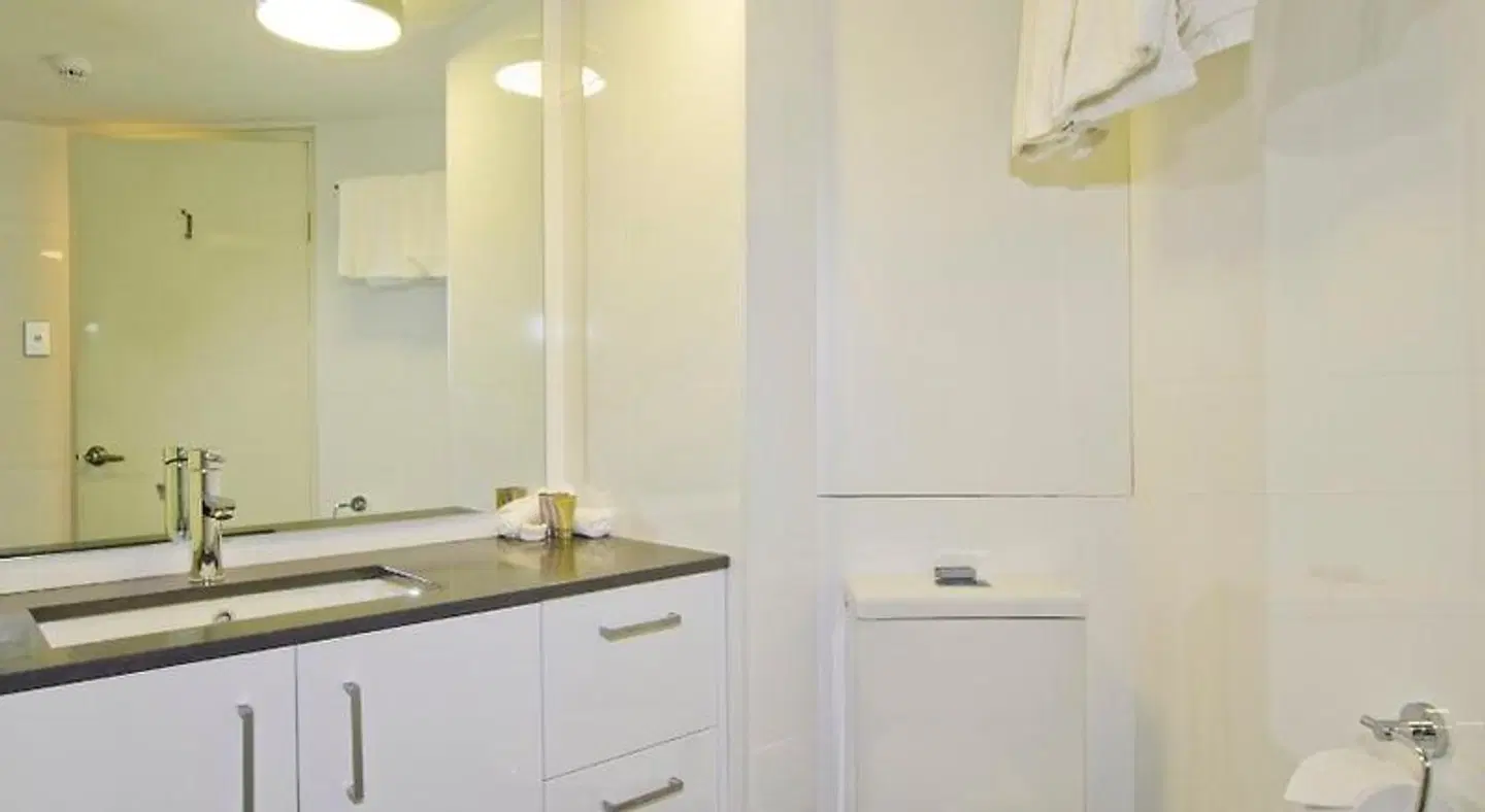 Oaks Sydney Hyde Park Suites Badezimmer