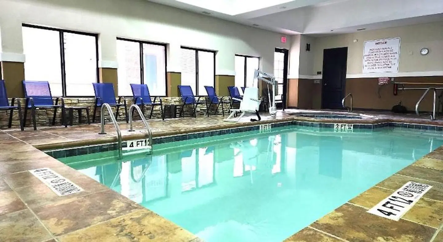 Sleep Inn & Suites West Medical Center Hallenbad